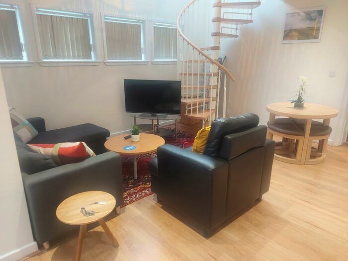 3 Bedroom Apartment To Rent In Wincolmlee, Hull, HU2