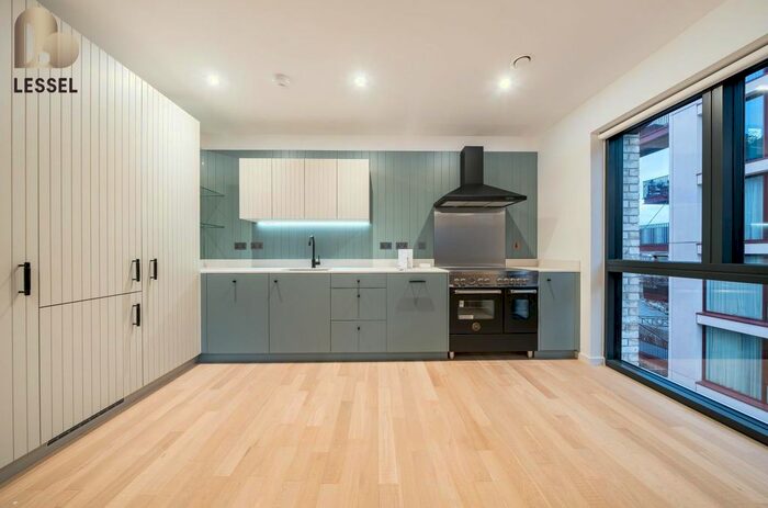 2 Bedroom Flat To Rent In Calville House, Brentford, TW8