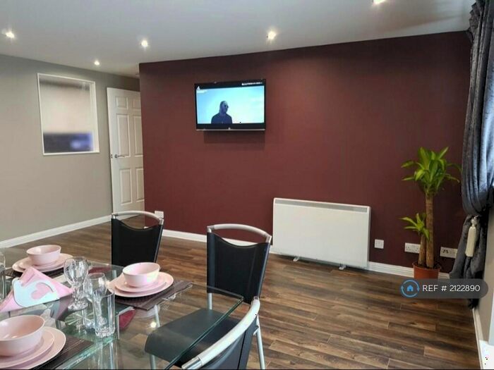 3 Bedroom Flat To Rent In Wallace Street, Glasgow, G5