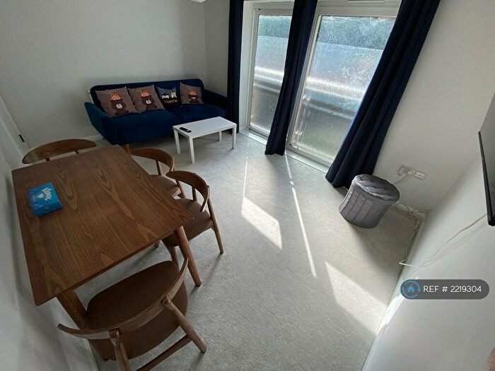 2 Bedroom Flat To Rent In Cambridge Road, Bournemouth, BH2