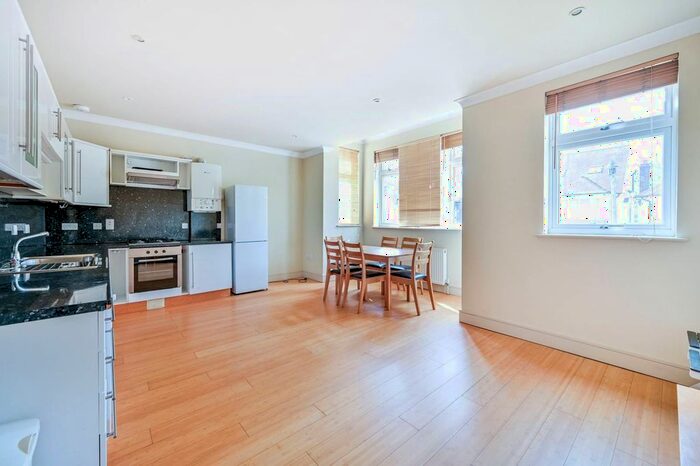 3 Bedroom Flat To Rent In Alric Avenue, New Malden, KT3