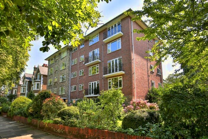 2 Bedroom Flat To Rent In Primrose House, Kew Road, Kew Gardens, Richmond, Surrey, TW9