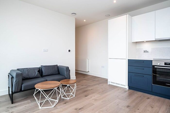 2 Bedroom Flat To Rent In Affinity View, London, E16