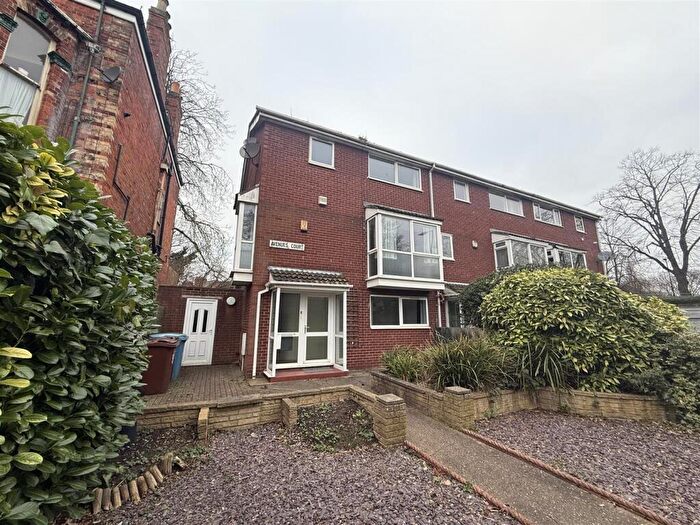 4 Bedroom Block Of Apartments For Sale In Avenues Court, Princes Avenue, Hull, HU5