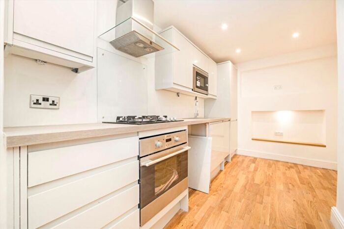 1 Bedroom Flat For Sale In Devonshire Road, Honor Oak, SE23