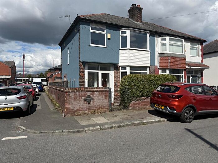 3 Bedroom Semi Detached House For Sale In St. Andrews Avenue, Droylsden, Manchester, M43