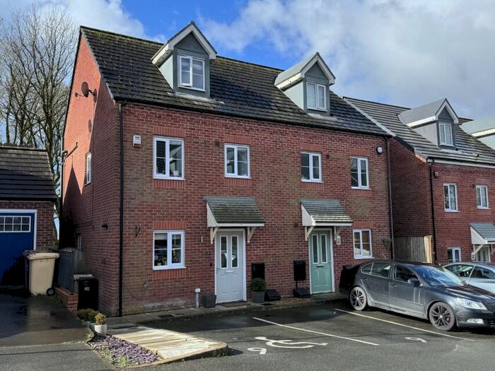 3 Bedroom Town House For Sale In Silver Birch Close, Lostock, BL6