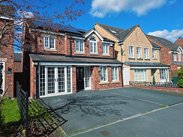 4 Bedroom Detached House For Sale In Redbrook Way, Bradford, BD9