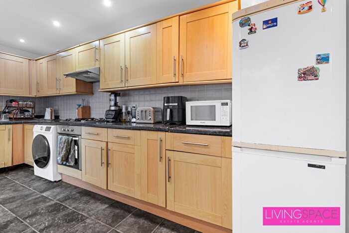 4 Bedroom Semi-Detached House To Rent In Gillespie Road, London, N5