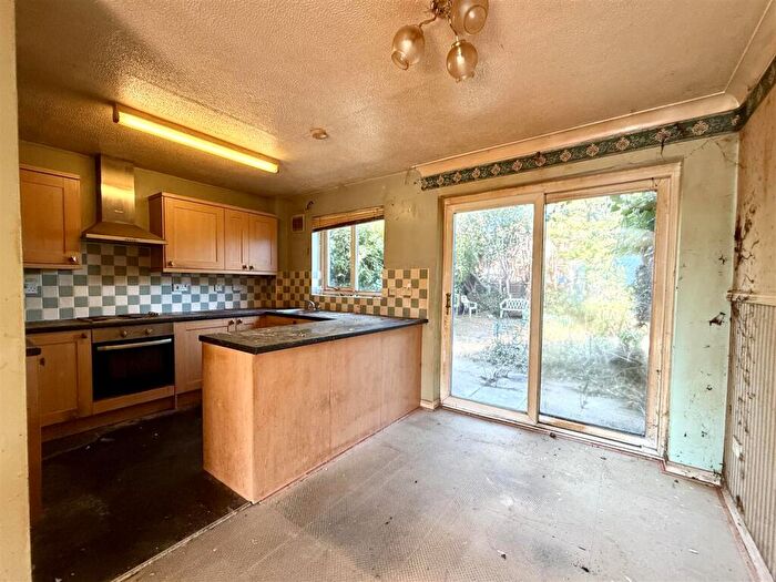 3 Bedroom Link Detached House For Sale In Wentworth Drive, Pinewood, IP8