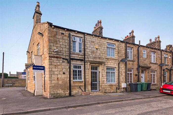 2 Bedroom Apartment To Rent In Swaine Hill Street, Yeadon, Leeds, LS19