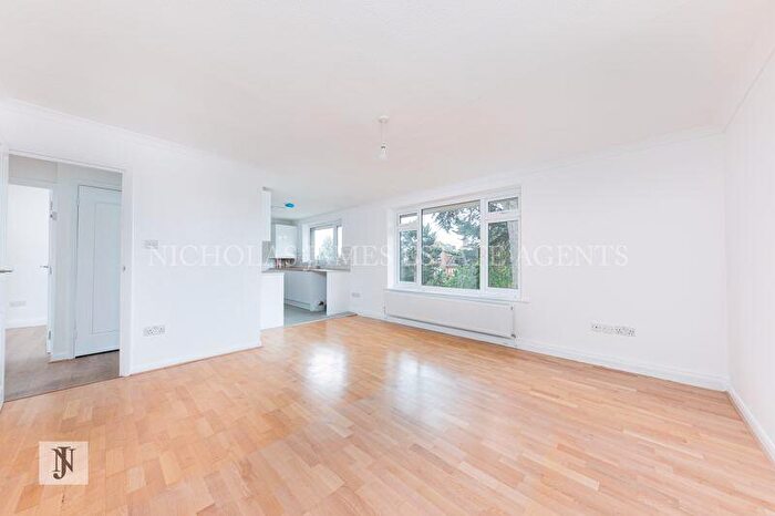 2 Bedroom Flat To Rent In Conway Road, Southgate, London, N14