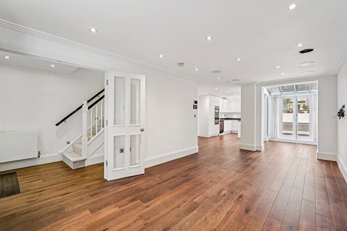 3 Bedroom Terraced House To Rent In Peony Court, SW10