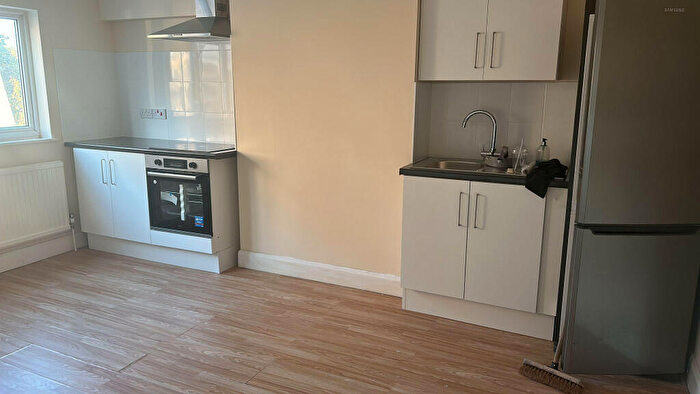 3 Bedroom Flat To Rent In Kingston Road, New Malden, Kingston Upon Thames, KT3