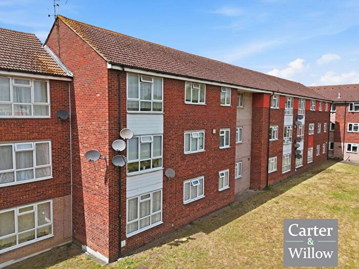 3 Bedroom Flat For Sale In Ibscott Close, Dagenham, RM10