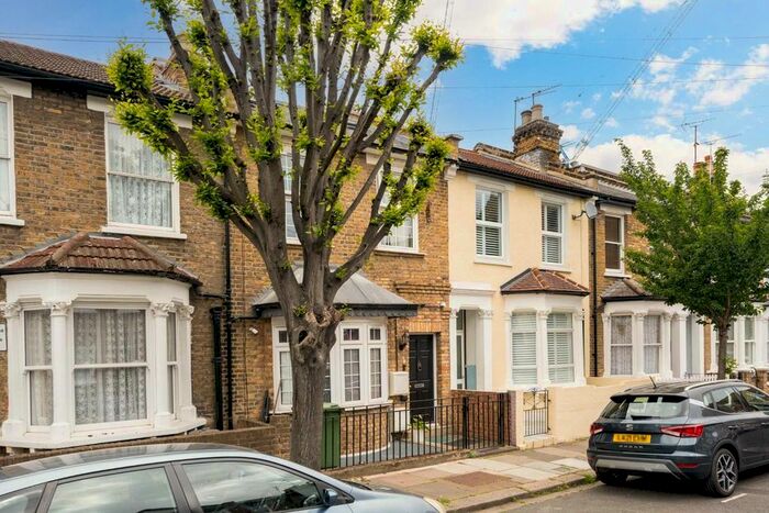 2 Bedroom Flat To Rent In Biscay Road, London, W6