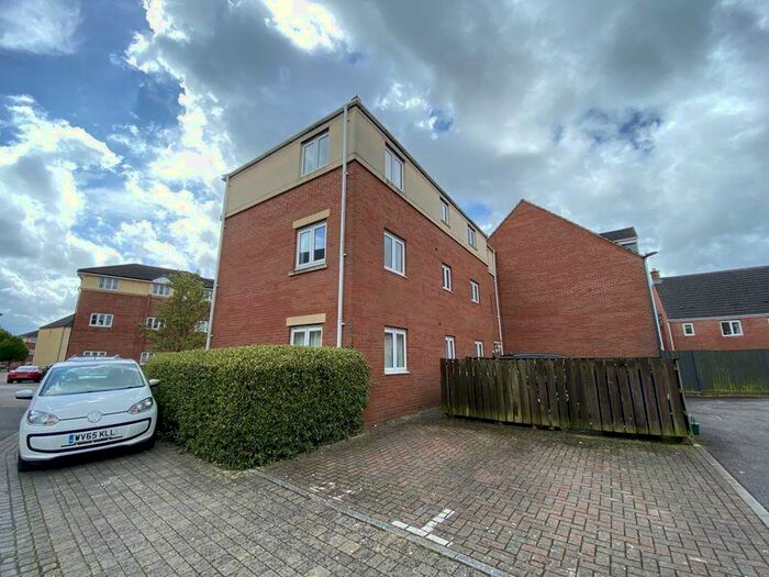 2 Bedroom Flat To Rent In The Hedgerows, Bristol, BS32