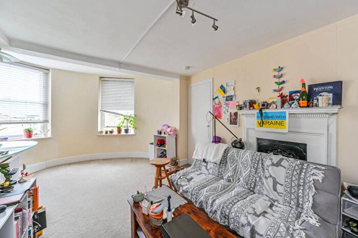 1 Bedroom Flat To Rent In Kennington Park Road, Kennington, London, SE11