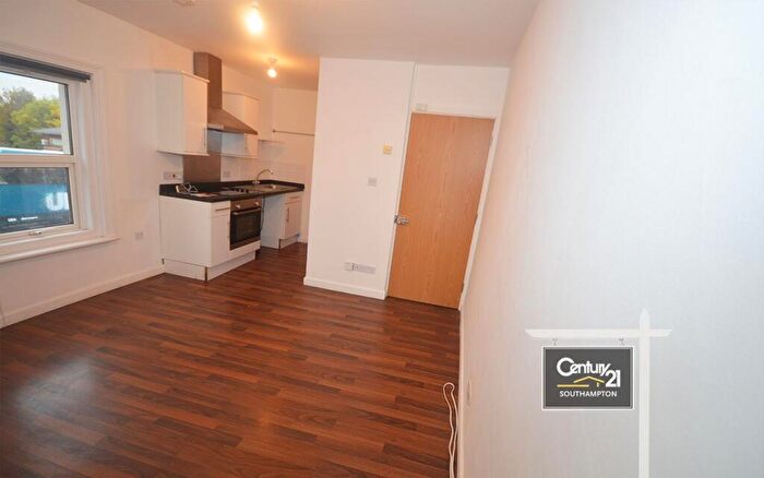 1 Bedroom Flat To Rent In |Ref: |, Portswood Road, Southampton, SO17