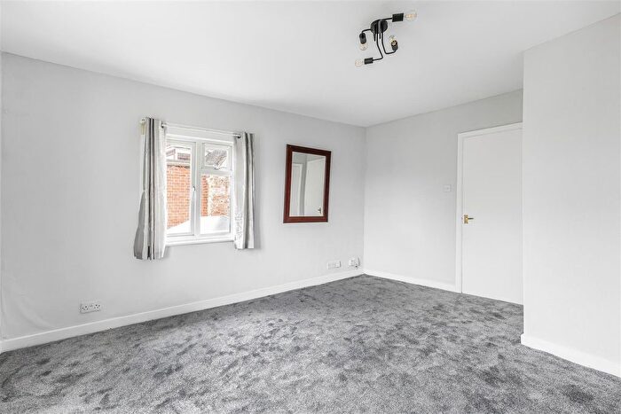 1 Bedroom Flat To Rent In Brighton Road, Surbiton, KT6