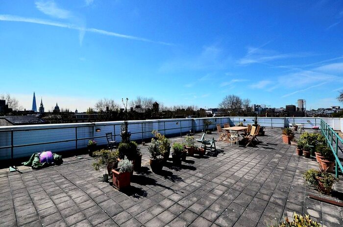 2 Bedroom Flat To Rent In Amwell Street, Finsbury, London, EC1R