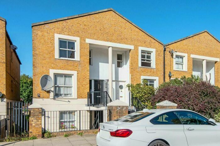 1 Bedroom Flat To Rent In Shrubland Road, London Fields, E8