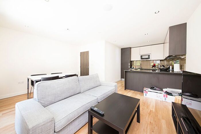 2 Bedroom Flat To Rent In East Drive, London, NW9