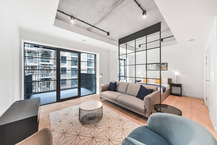 Flat To Rent In Goodluck Hope Walk London, E14