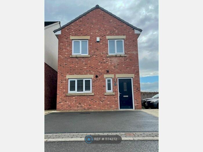 3 Bedroom Detached House To Rent In Cardinal Grove, Normanton, WF6