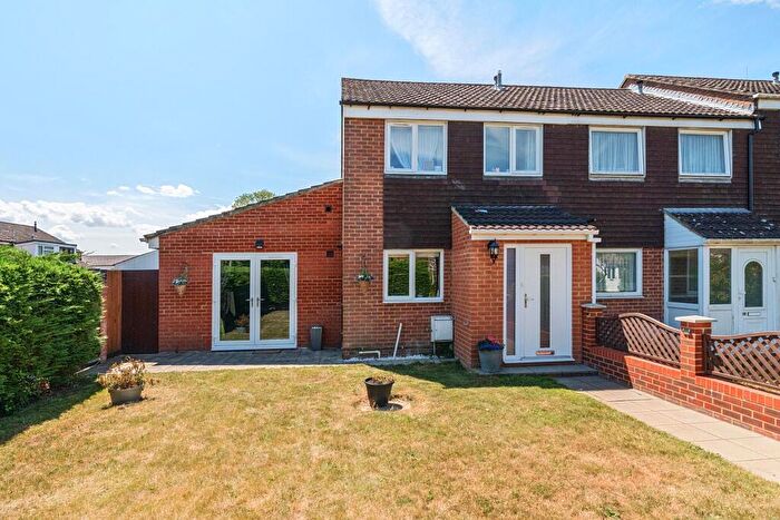 4 Bedroom End Of Terrace House For Sale In Hadrian Road, Andover, SP10