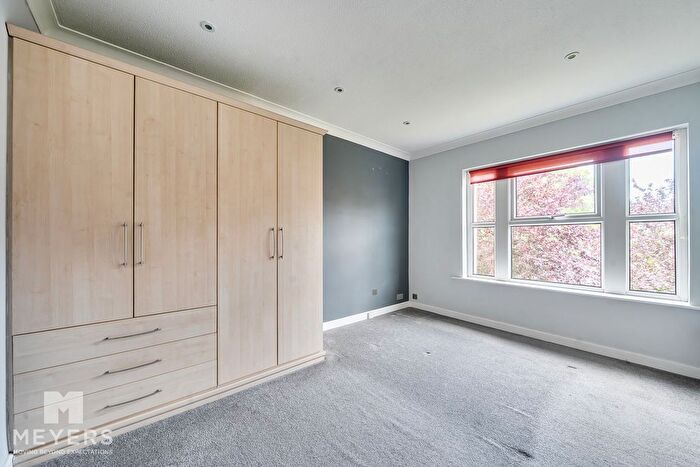 2 Bedroom Flat For Sale In Macauley Road, Broadstone, BH18