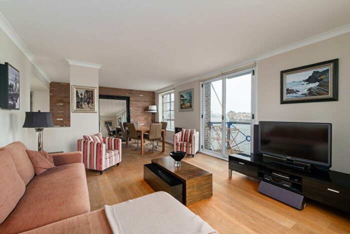 2 Bedroom Flat For Sale In Narrow Street, London, E14