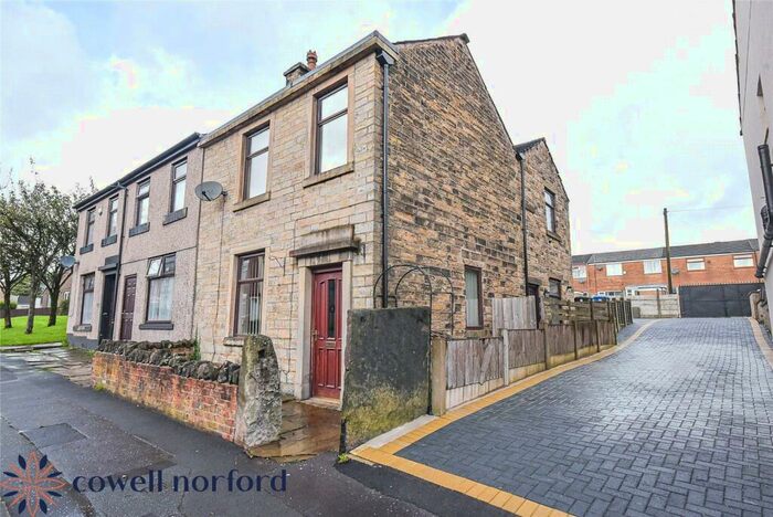 3 Bedroom End Of Terrace House To Rent In Edenfield Road, Rochdale, Greater Manchester, OL12