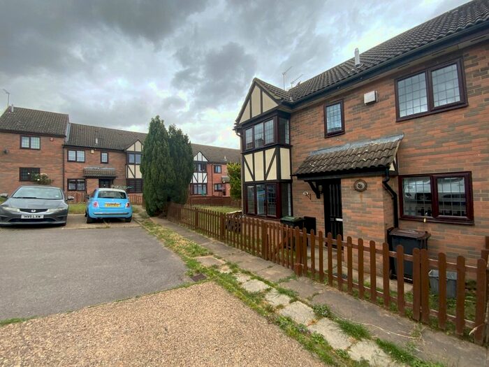 2 Bedroom Terraced House To Rent In Felbrigg Close, Luton, Bedfordshire, LU2
