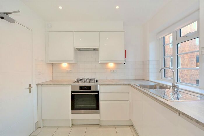 3 Bedroom Flat To Rent In Devon House, - Upper Street, London, N1