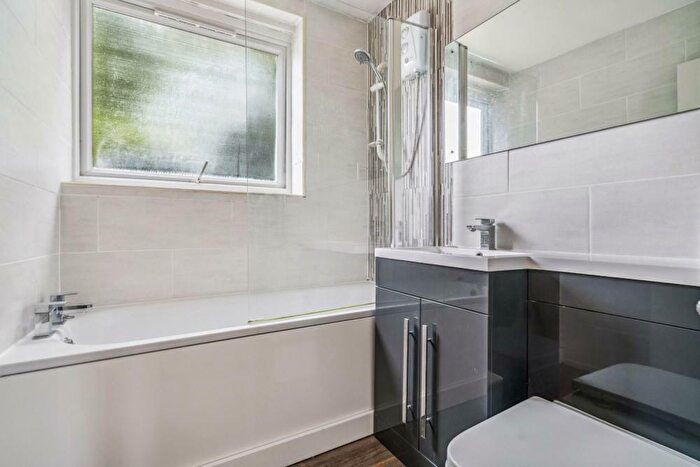 2 Bedroom Flat To Rent In Hawkesworth Close, Northwood, HA6