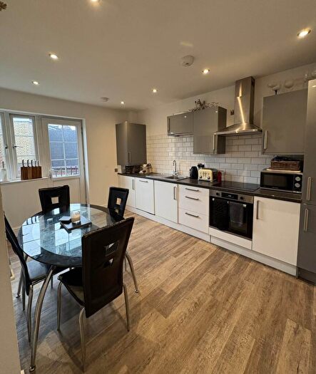 3 Bedroom Flat To Rent In Tottenham Lane, London, N8