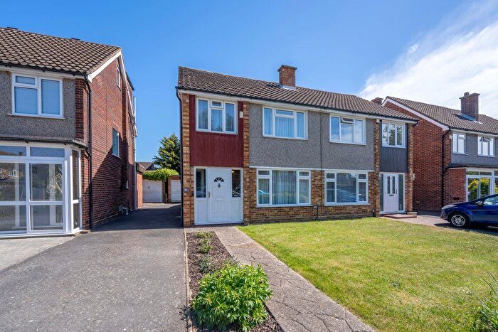 4 Bedroom Semi-Detached House For Sale In Sundown Road, Ashford, TW15