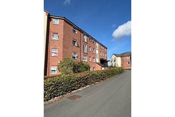 2 Bedroom Flat To Rent In Wharf Lane, Solihull, West Midlands, B91