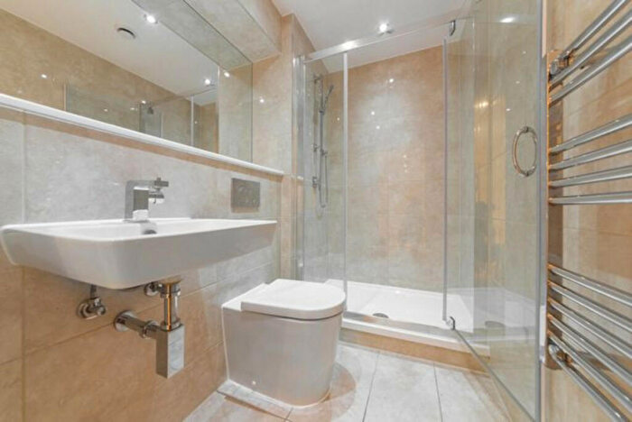 2 Bedroom Apartment To Rent In Elite House, Limehouse, E14