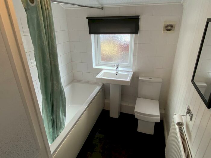 2 Bedroom House To Rent In Prospect Place, Doncaster, DN1