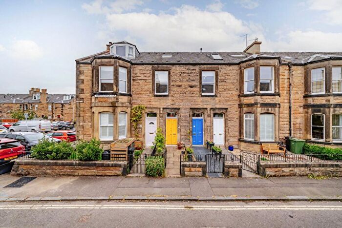4 Bedroom Apartment For Sale In Almondbank Terrace, Edinburgh, EH11