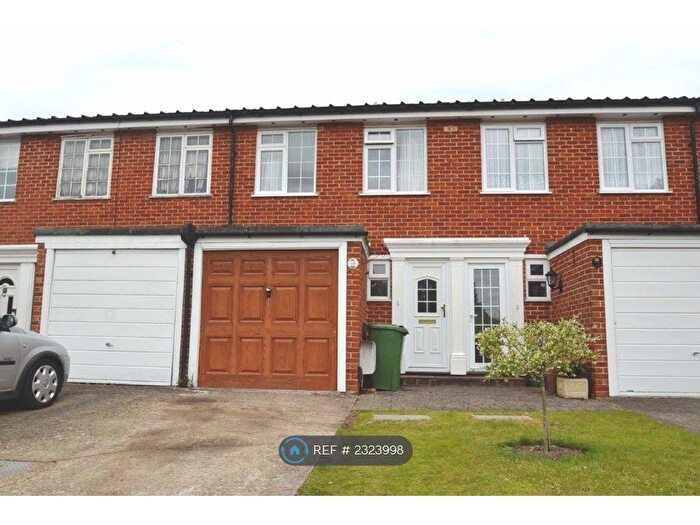 3 Bedroom Terraced House To Rent In Ferndown Close, Sutton, SM2