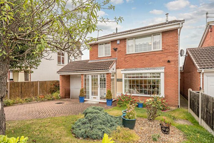 4 Bedroom Detached House For Sale In Barnett Lane, Kingswinford, DY6
