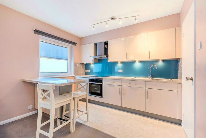 Flat To Rent In Carrick Court, Thornlaw Road, SE27