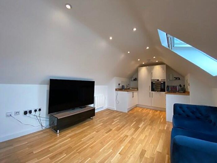 2 Bedroom Apartment To Rent In Pebble Lane, Aylesbury, HP20