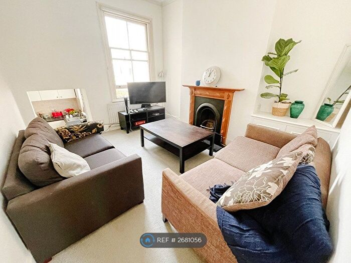 2 Bedroom Flat To Rent In Battersea Rise, London, SW11