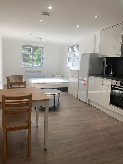 Studio To Rent In Kilburn Lane, London, W9