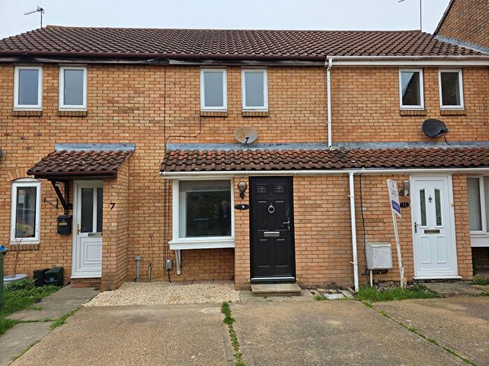 1 Bedroom Terraced House For Sale In Eames Close, Aylesbury, HP20