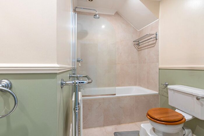 1 Bedroom Flat For Sale In Denning Road, London, NW3